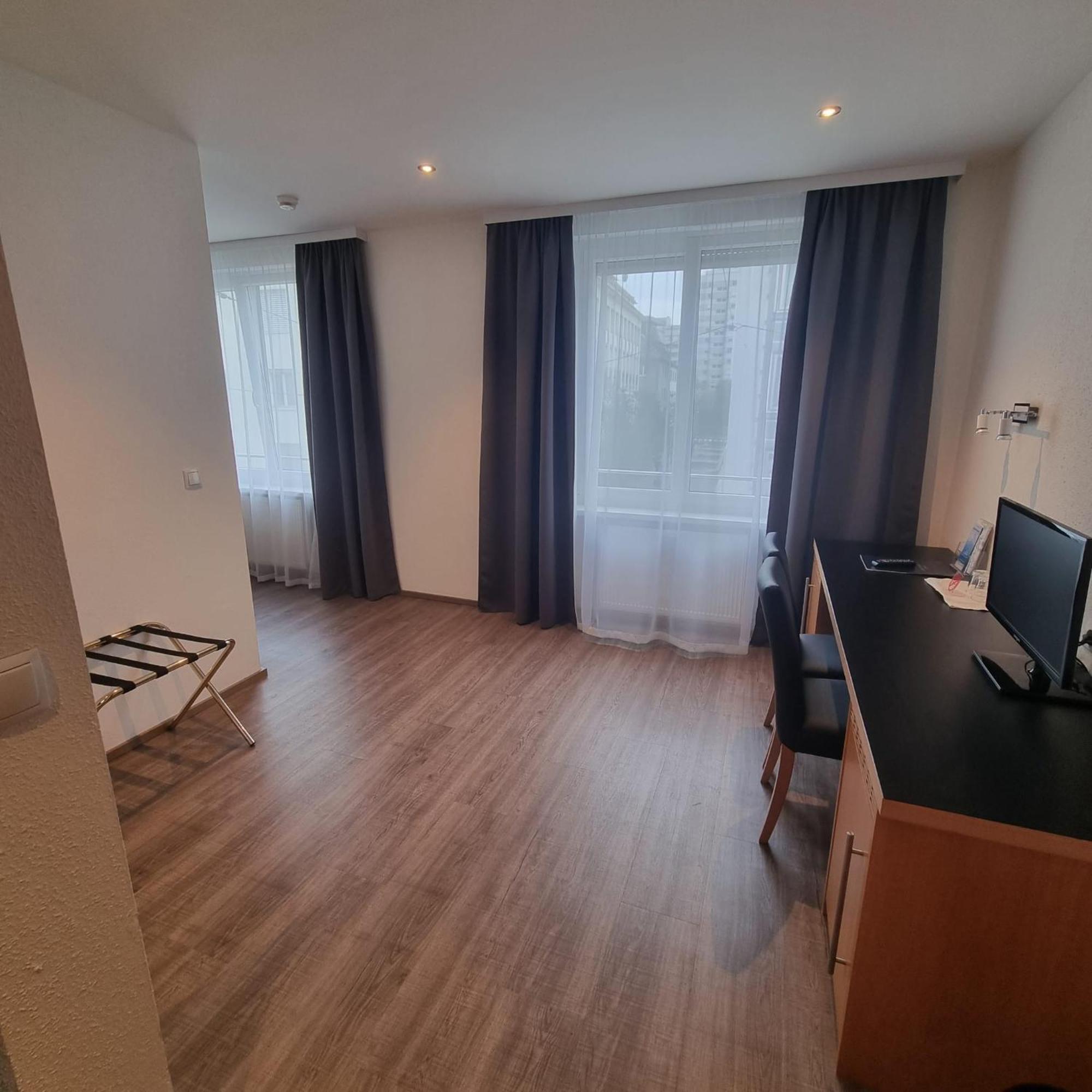 Hotel Central Брегенц Экстерьер фото